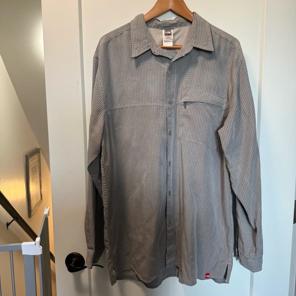 The North Face Men's Long Sleeve Windowpane Plaid Check Button‎ Down Grey Shirt